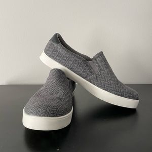 NWB Dr. Scholls Slip on Sneaker- Gray Herringbone size 8